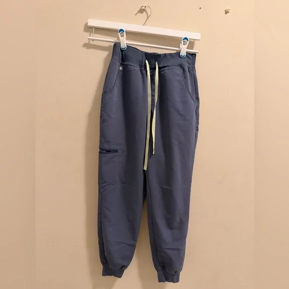 FIGS SCRUB SET - Picture 4 of 6